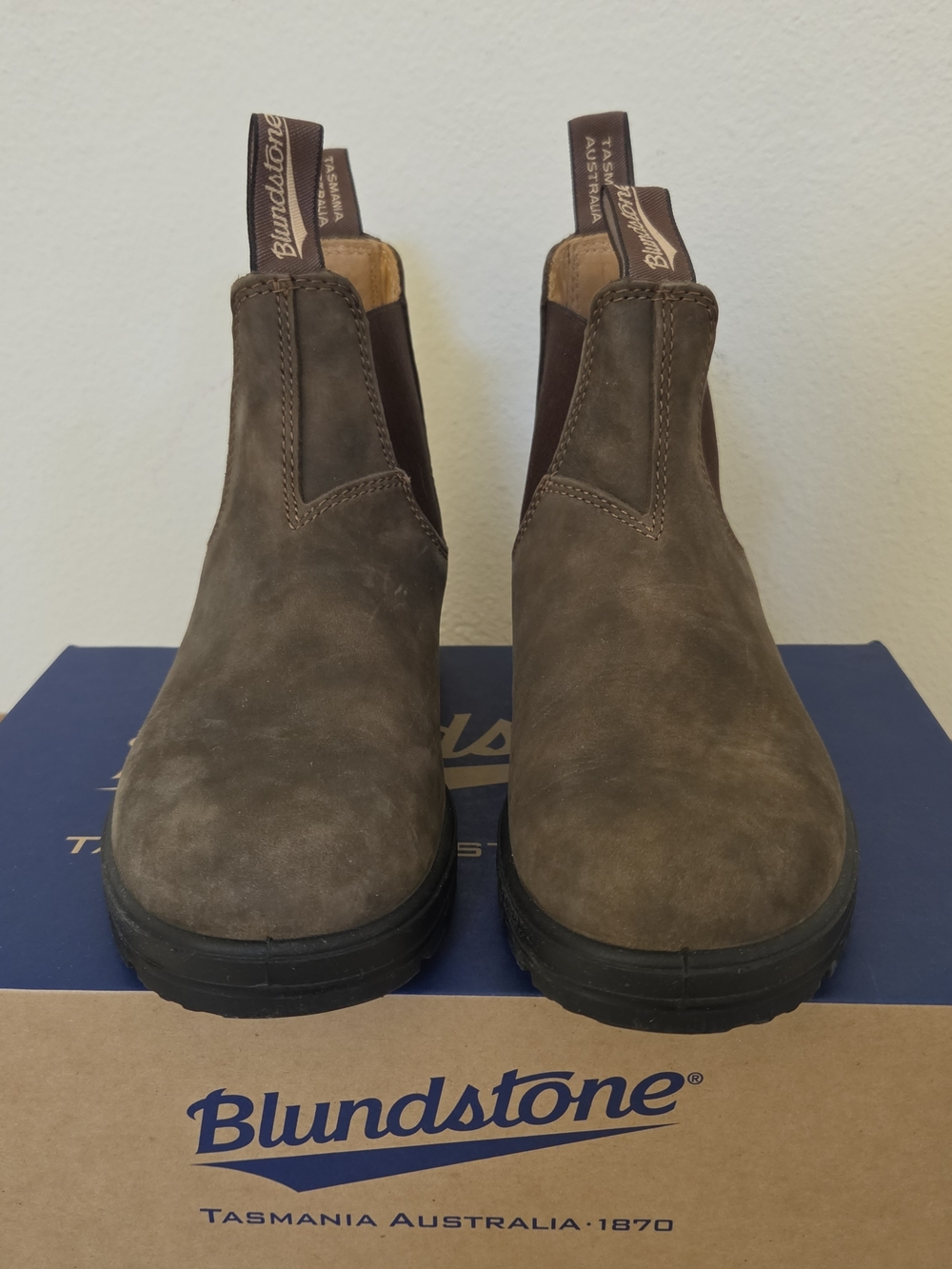 Blundstone Classic Chelsea Boots #585 - Rustic Brown
